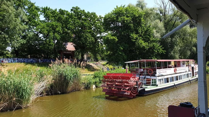 Wrocław: Short City Walk and Boat-Cruise - The Fencer Fountain and the university quarter