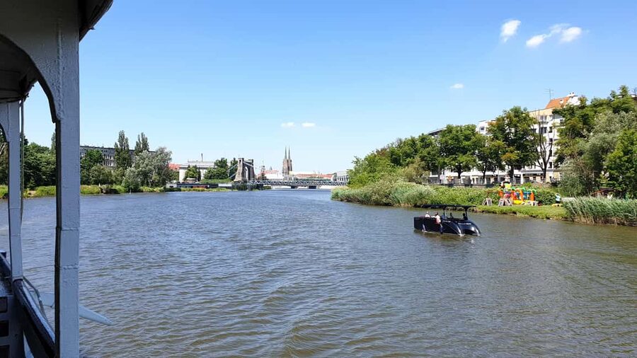 Wrocław: Short City Walk and Boat-Cruise - The one-hour Oder cruise toward the zoo