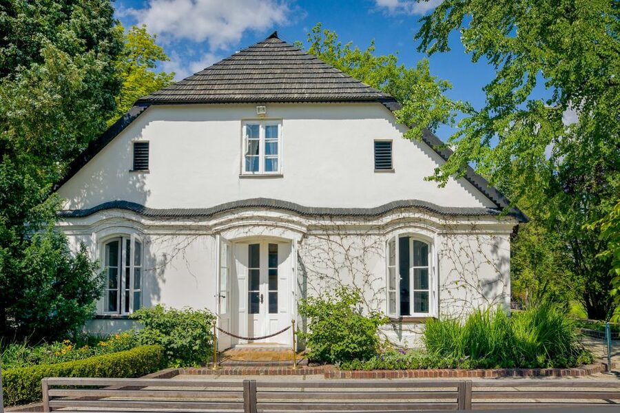 Zelazowa Wola: Frederic Chopin Half-Day Private Tour - Language Choices and Guide Style